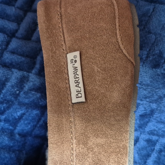 Bearpaw Suede Wide Width Slippers with Pom-Pom Size 9, New With Tags! - Picture 17 of 17